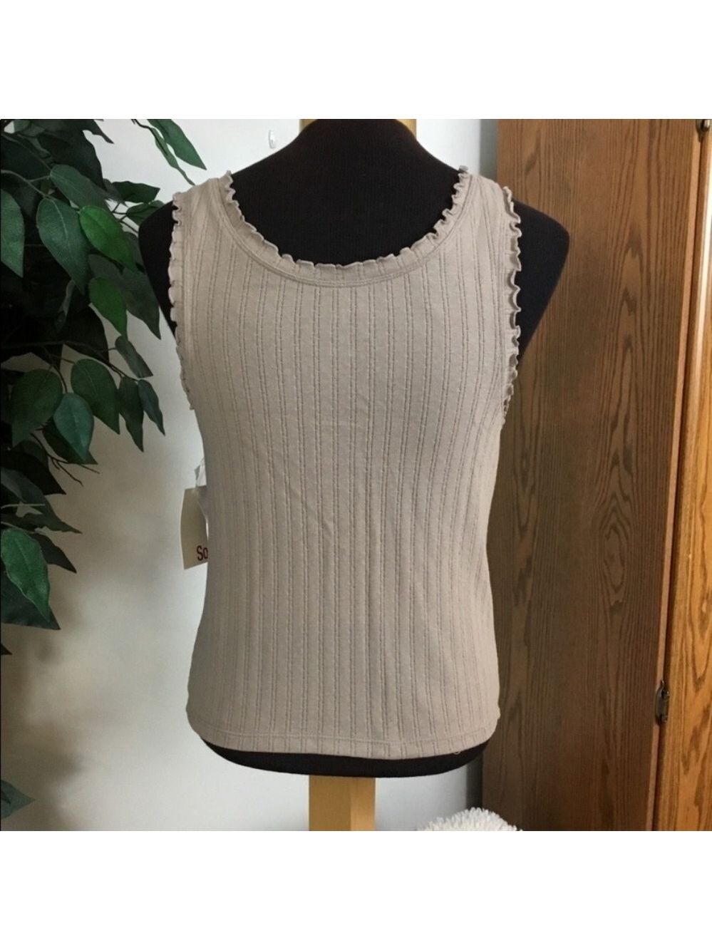 SO button down sleeveless tank Woman’s Junior’s size XL dark tan - Picture 10 of 13